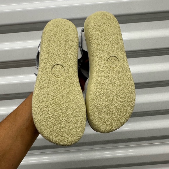 Kids White Leather Buckle Sandals with Adjustable Straps - Picture 4 of 5